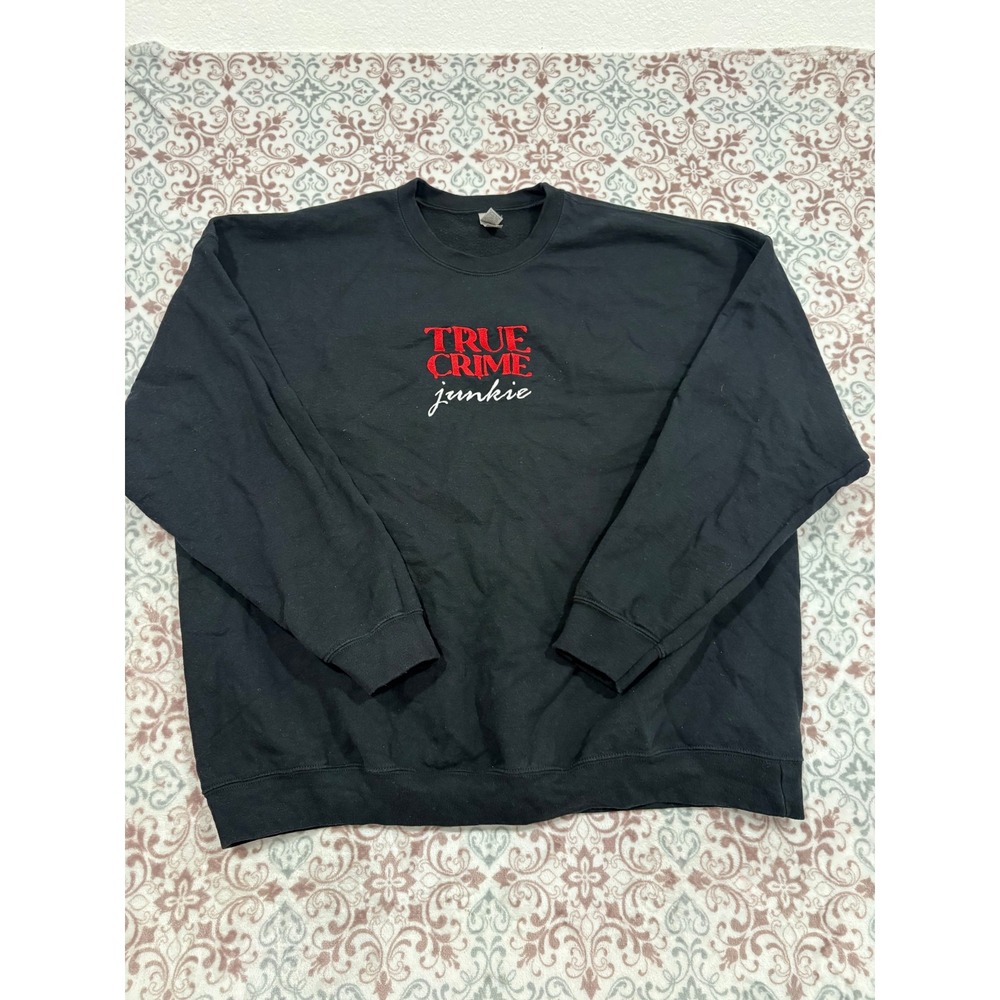 Gildan True Crime Junkie Embroidered Sweatshirt Black 3XL Heavy Blend Crewneck